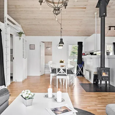 Awesome In Vaeggerlose With Sauna * Bøtø By