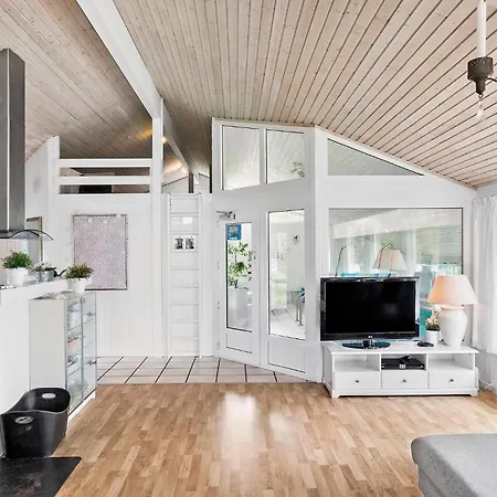 Awesome In Vaeggerlose With Sauna * Bøtø By
